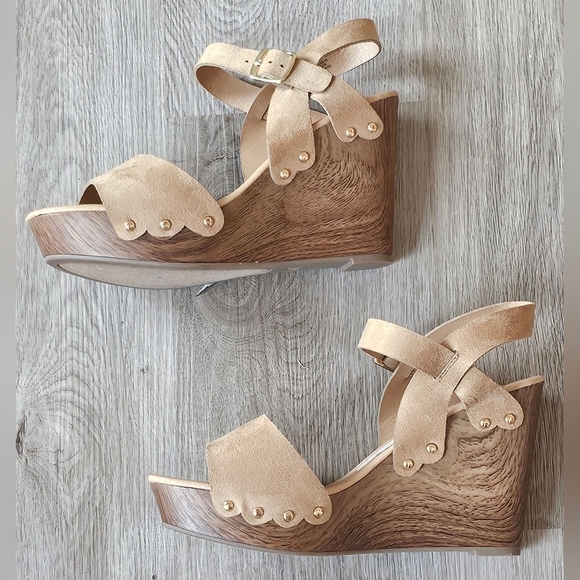 Size 11 Hippie Laundry Tan Wedge Sandals - Picture 5 of 8